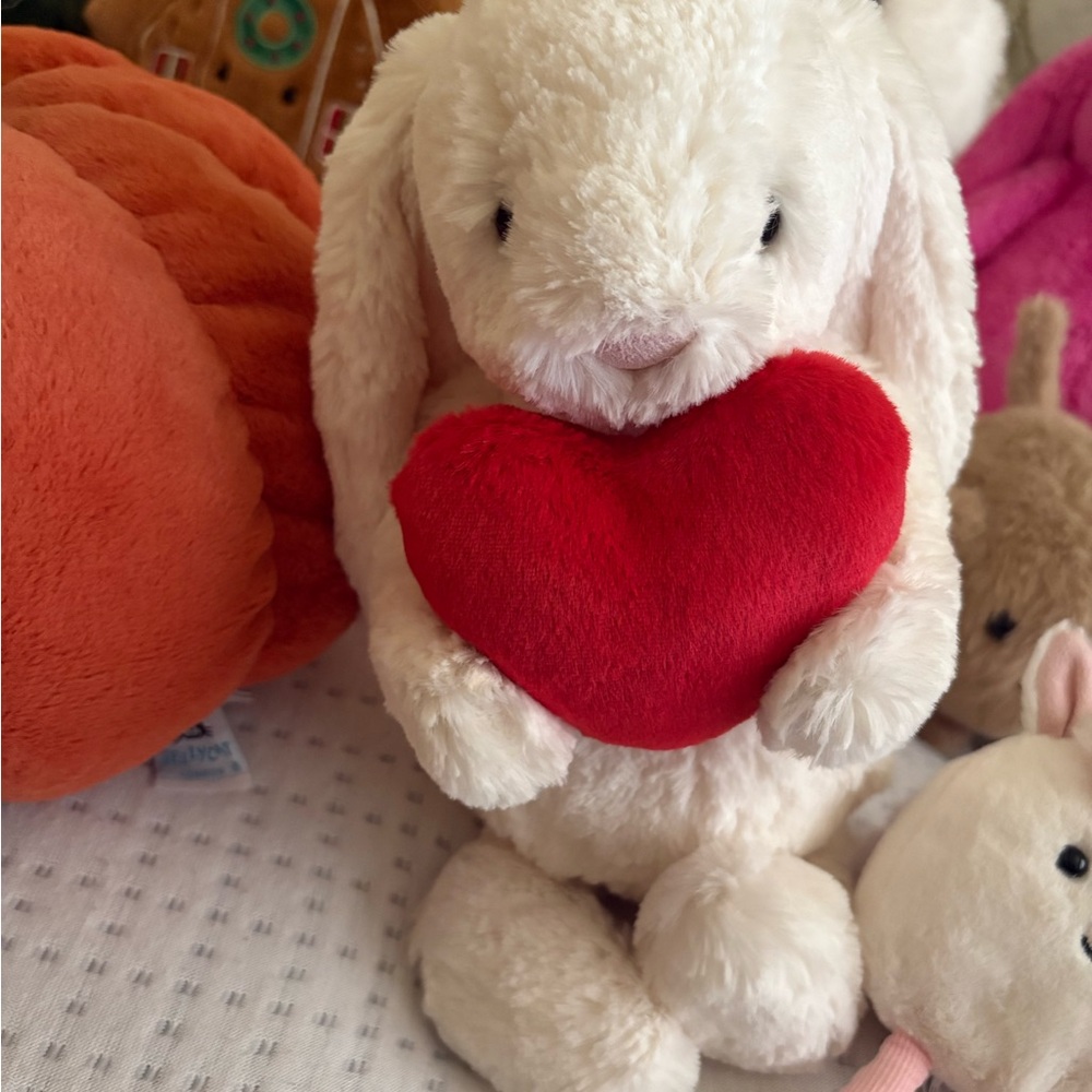 ❌SOLD❌Jellycat  White Bunny with Red Heart